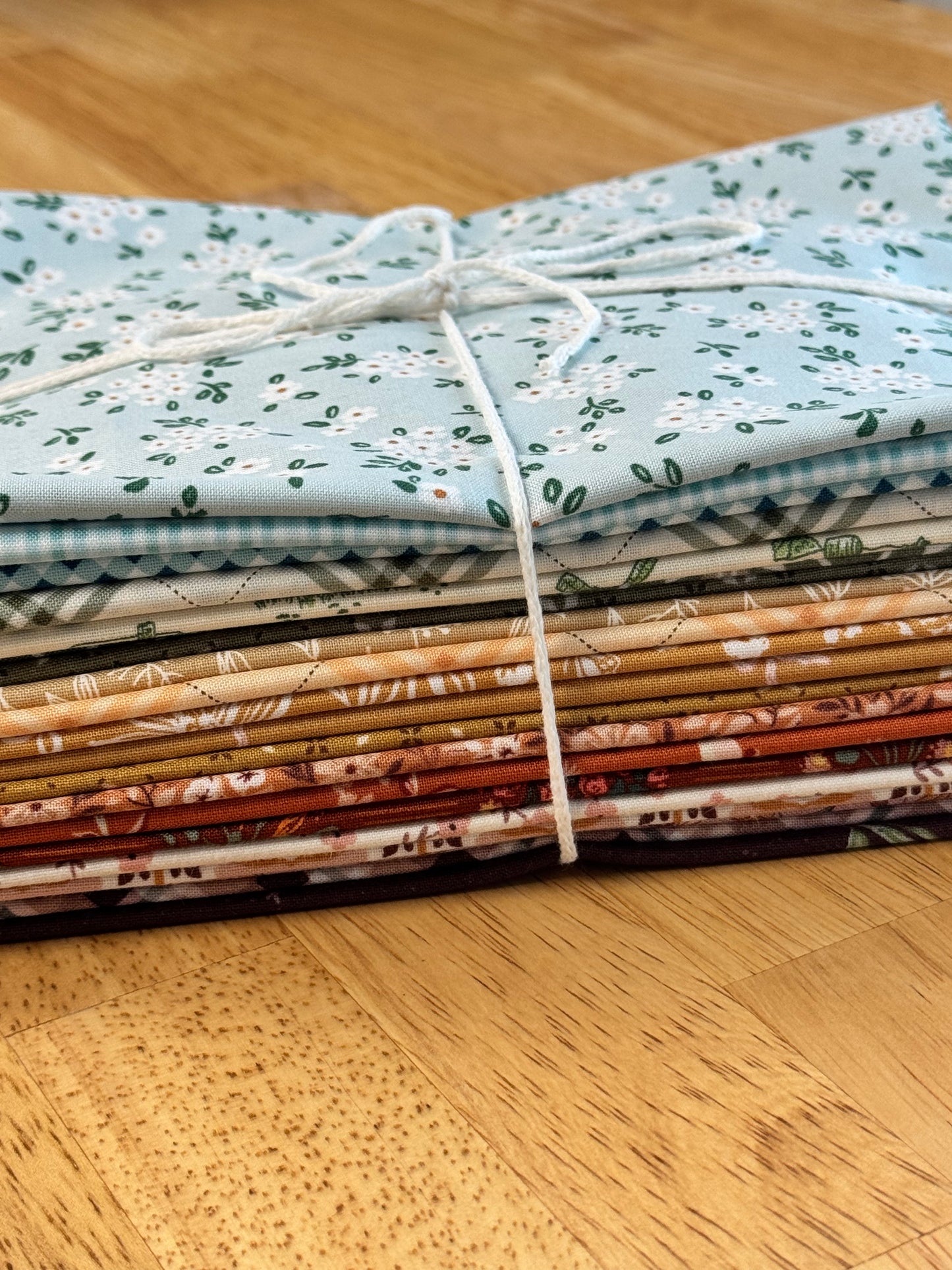 20 Autumn Vibes Fat Quarter Bundle