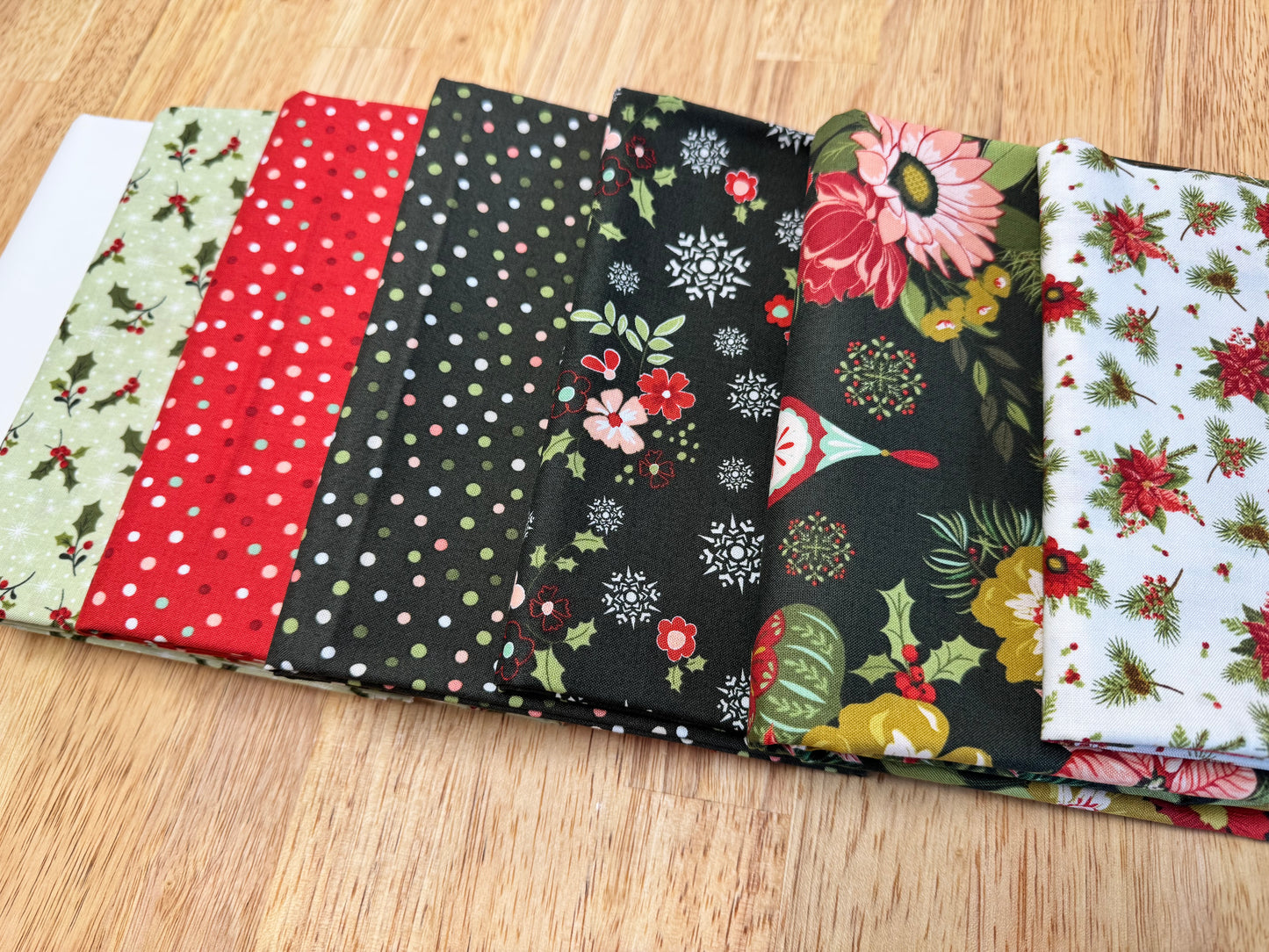 "Floral Christmas" Cottage Twirl Quilt Kit