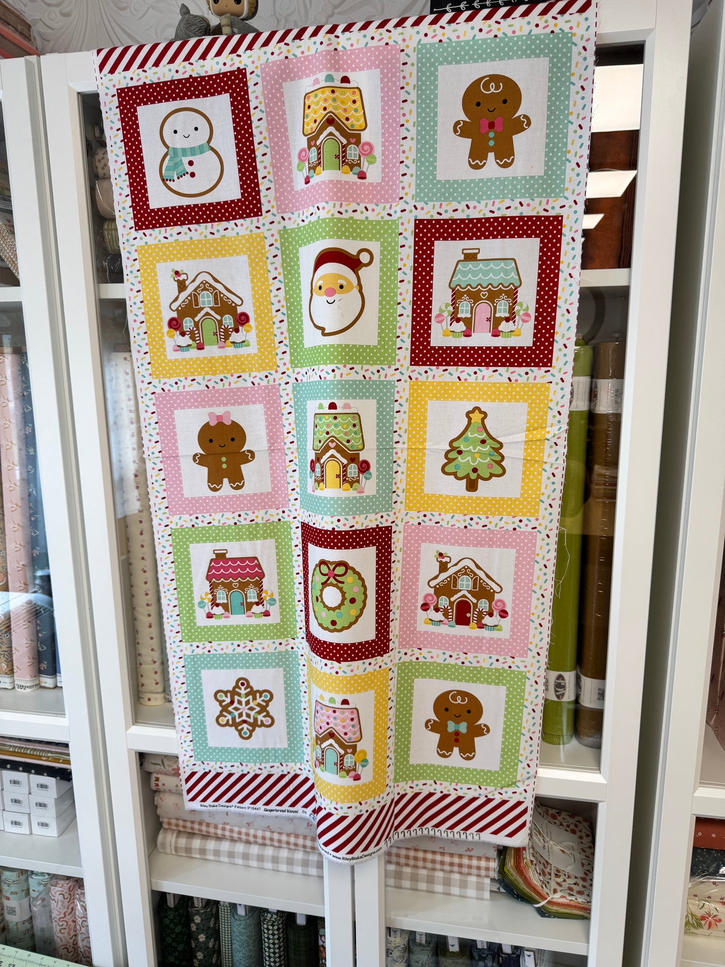 Gingerbread Friends Panel- Gingerbread Kisses